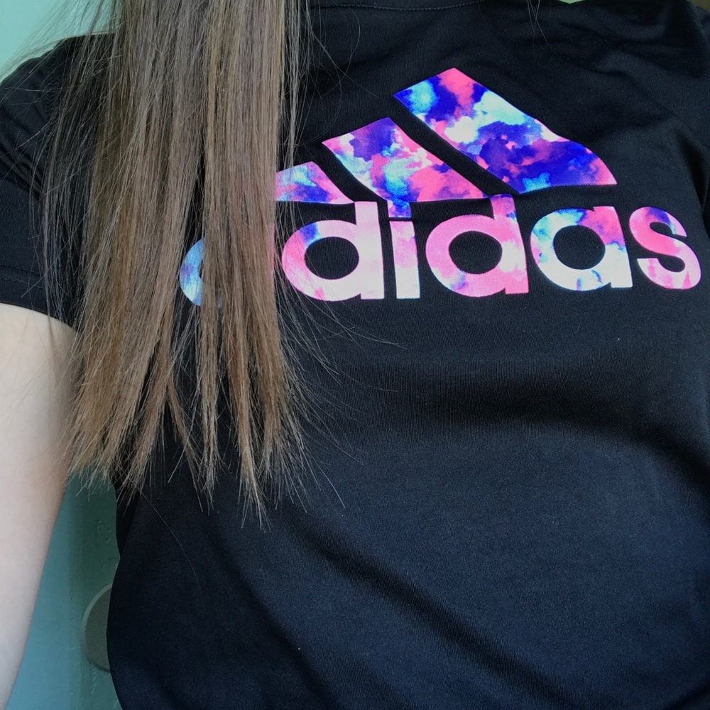 rare adidas shirt! (cheap)🌿